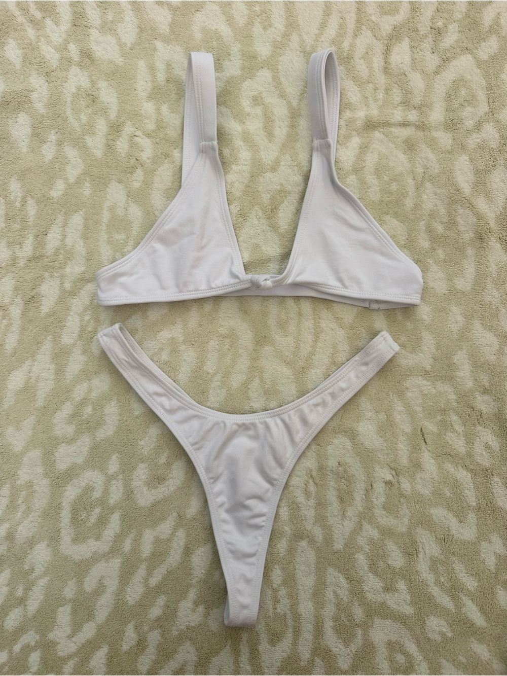 Minimale Animale White Knot Front Bikini Top & thong Bottom set - Picture 4 of 6